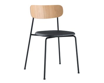 Scope-chair-whitepigm.-matt-lacquer-oak-veener-black-leather-seat-Andersen-Furniture