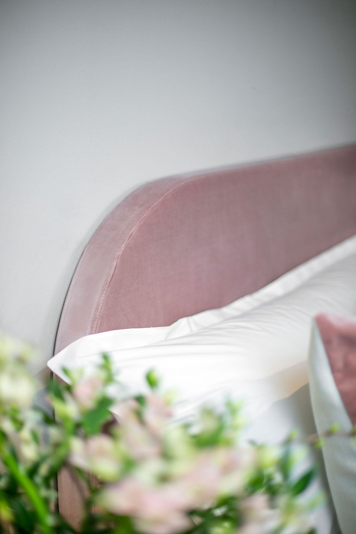 Mille-Notti-Bianca-Headboard-Velvet-Pink-Lifestyle-1