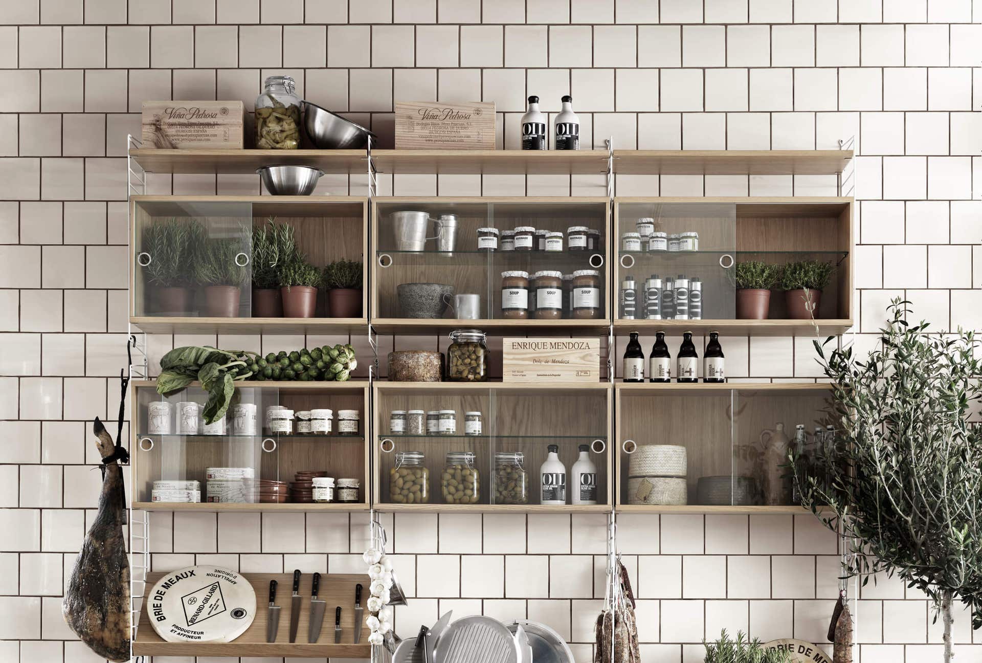 string-system-Vitrinskap.jpg string-system-Vitrinskap.jpg