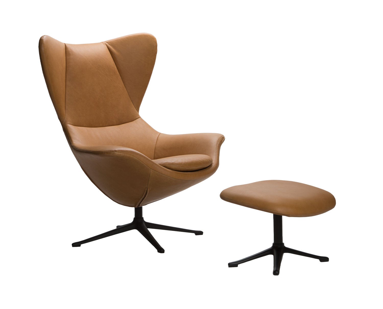 Stilo Lænestol og fodskammel i læderet Nature Cognac med ben i sort aluminium