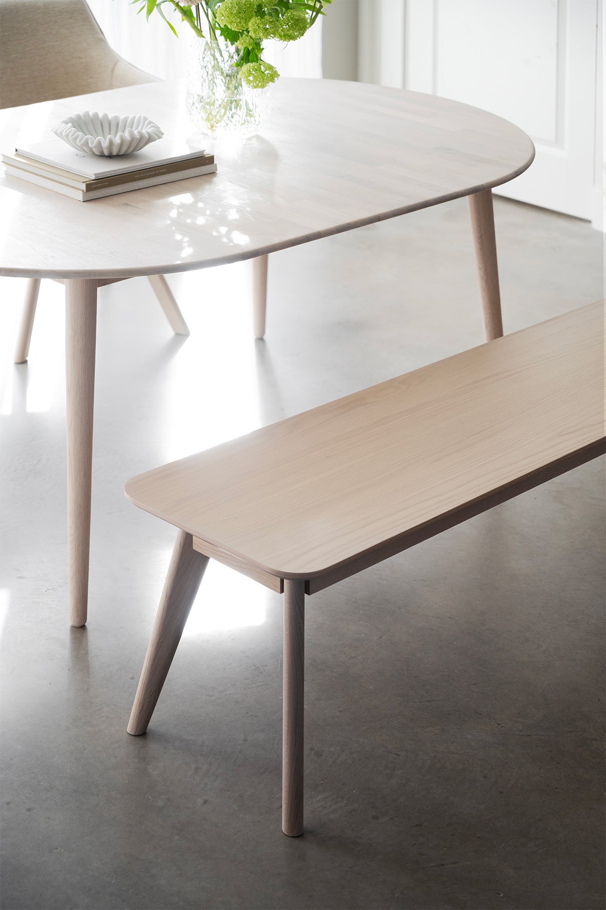 Yumi-bank-Tyler-matbord-whitewash-119714-119224