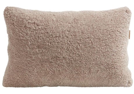 Alice-Farskinnskudde-60x40-Stone