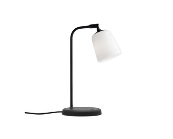Material-Bordslampa-Vitt-opalglas-svart