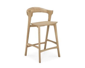 Bok Barstol med en siddehøjde på 66 centimeter og træsæde i olieret eg