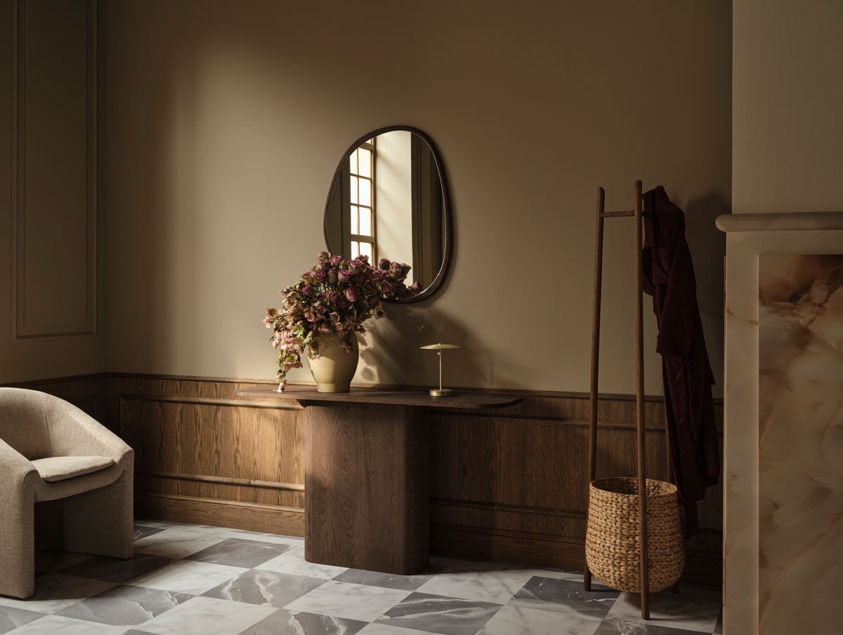 Bolia-Cocoon-Coat-Stand-Dark-Oiled-Oak-Lifestyle