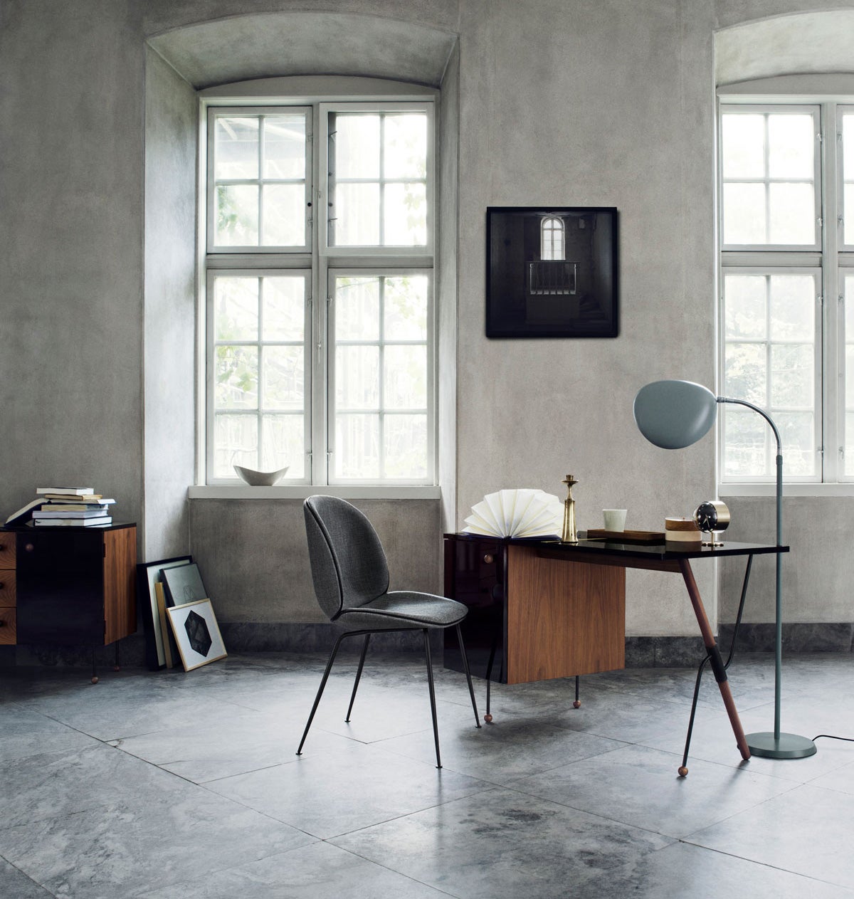 Gubi-Skrivbord-Desk62-Beetle-CobraFloorLamp