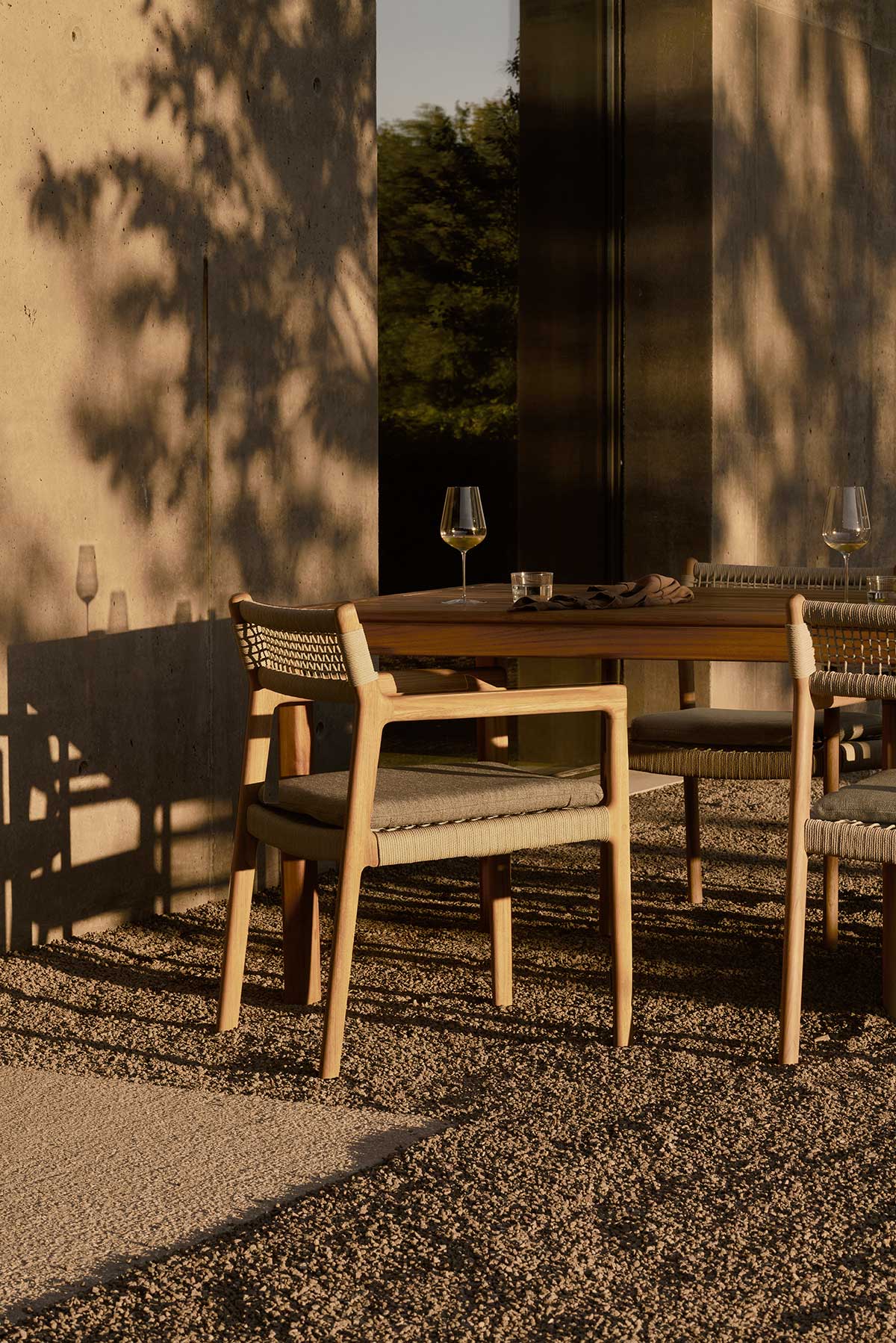 Ethnicraft-Jack-Outdoor-Dining-Chair-Teak-Beige-Cord-Silt-Lifestyle