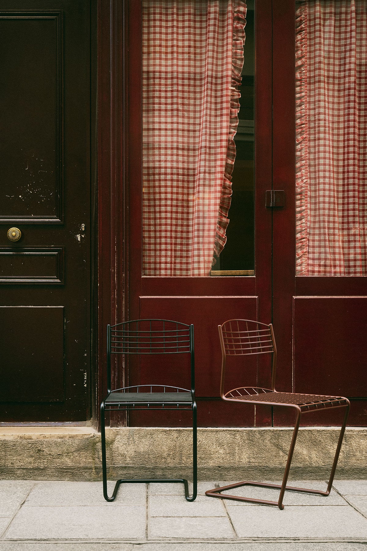 Grythyttan-High-Tech-Stol-Blagron-Chestnut-Miljo_1