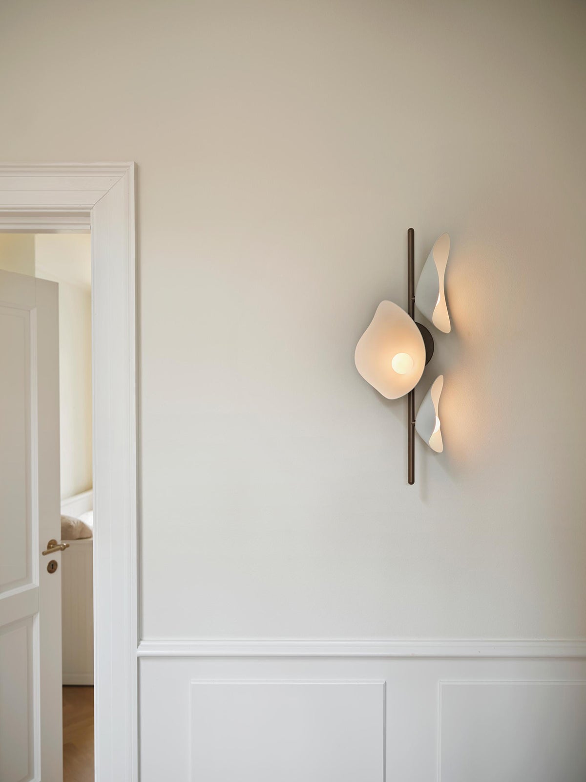 Nuura-Florii-3-Wall-Lamp-Lifestyle