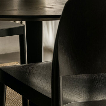 Grace-Stol-Träsits-Svartlaserad-Ask-Miljöbild