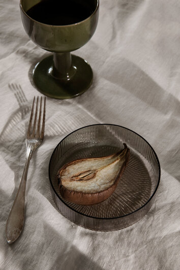 Ferm-Living-Ripple-Skal-Smoked-Grey-Miljo