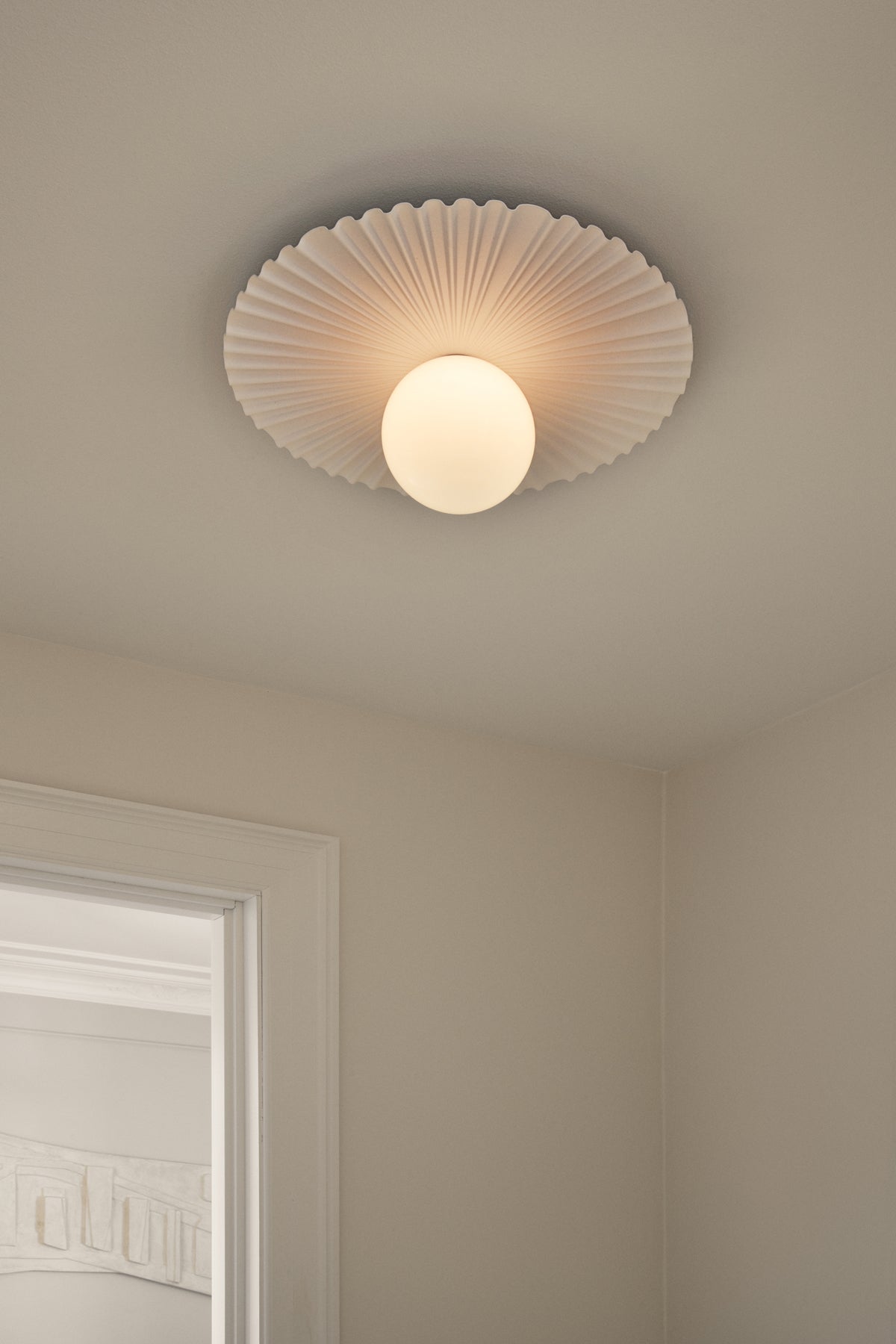 Nuura-Liila-Muuse-Wall-Lamp-Medium-White-Opal-Lifestyle