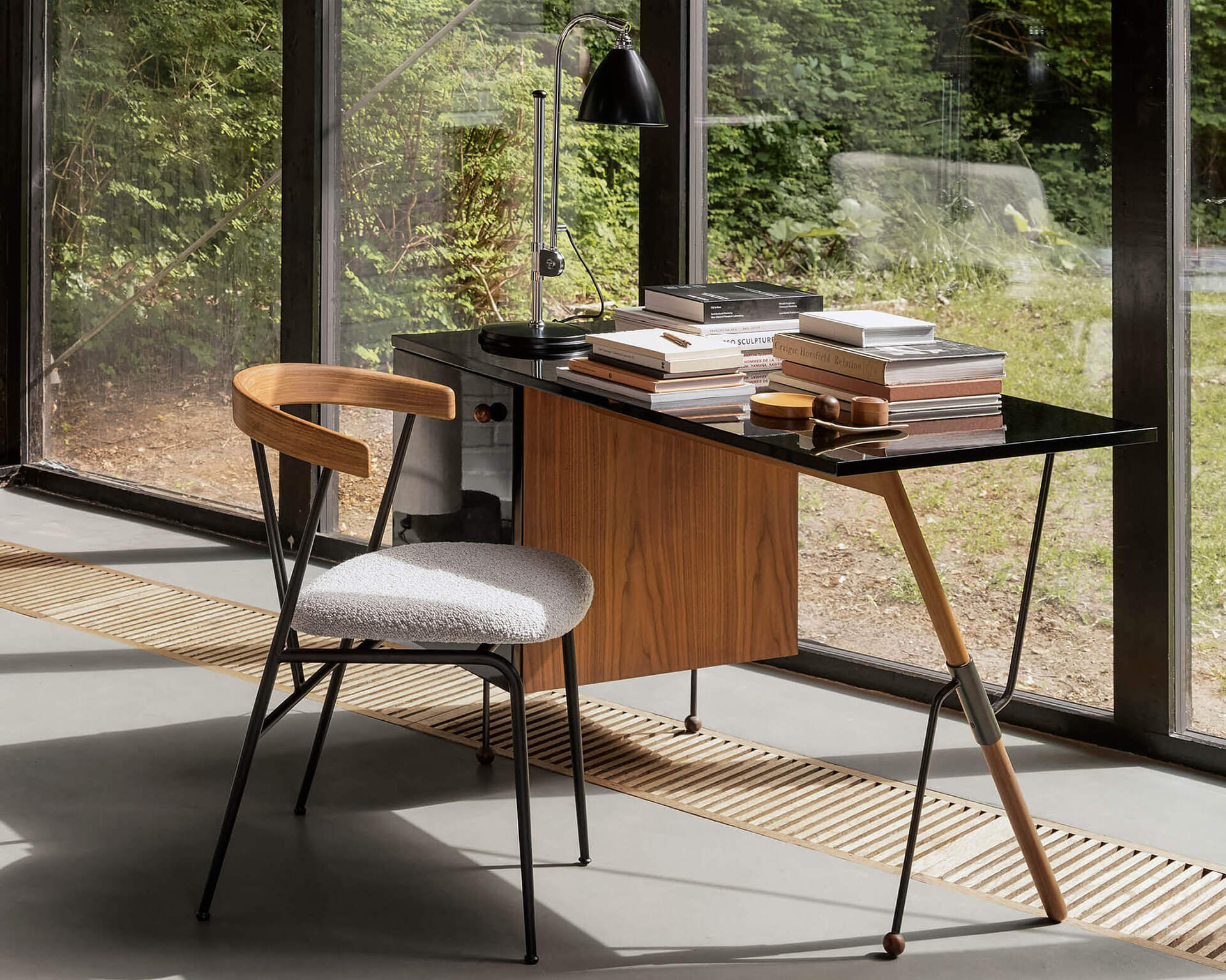 62-desk-violin-stol-Gubi