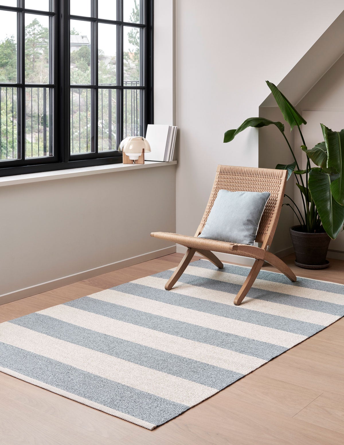 Pappelina-Bob-Matta-Blue-Fog-Vanilla-Miljo