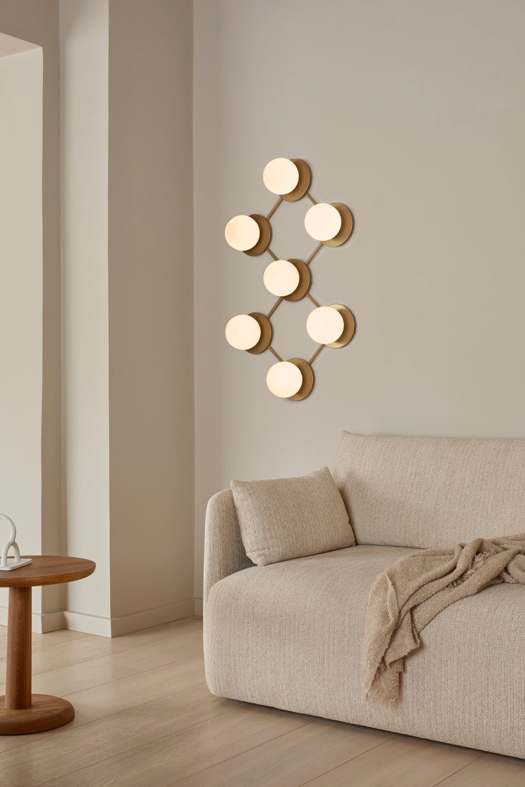 Nuura-Liila-7-Wall-Lamp-Nordic-Gold-Opal-Lifestyle