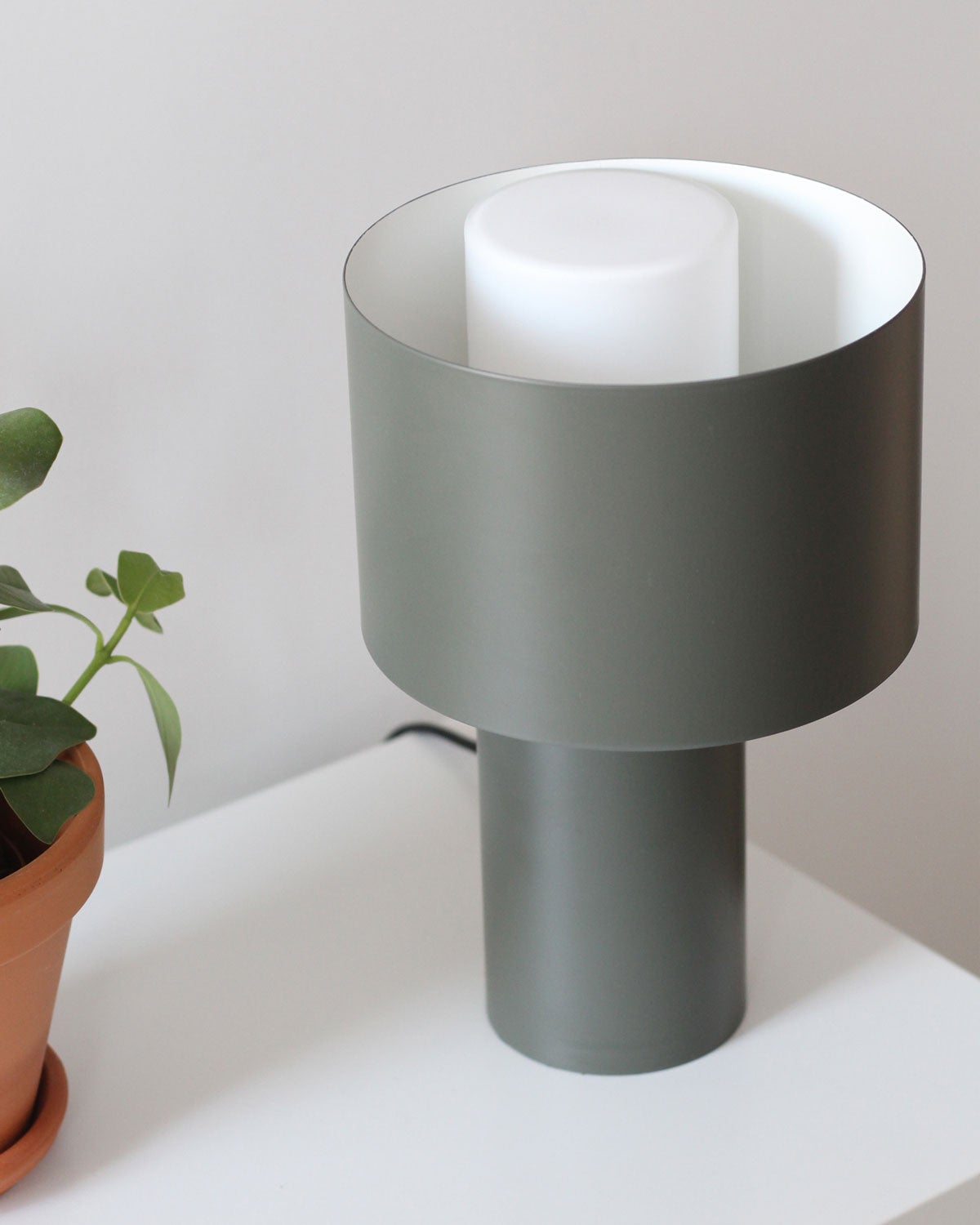 WOUD_Tangent-table-lamp_Credit-@shakemyblog