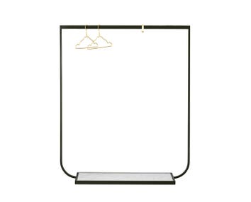 Tati knagerække i bredden 130 centimeter i farven Char Grey med stenplade i Carrara