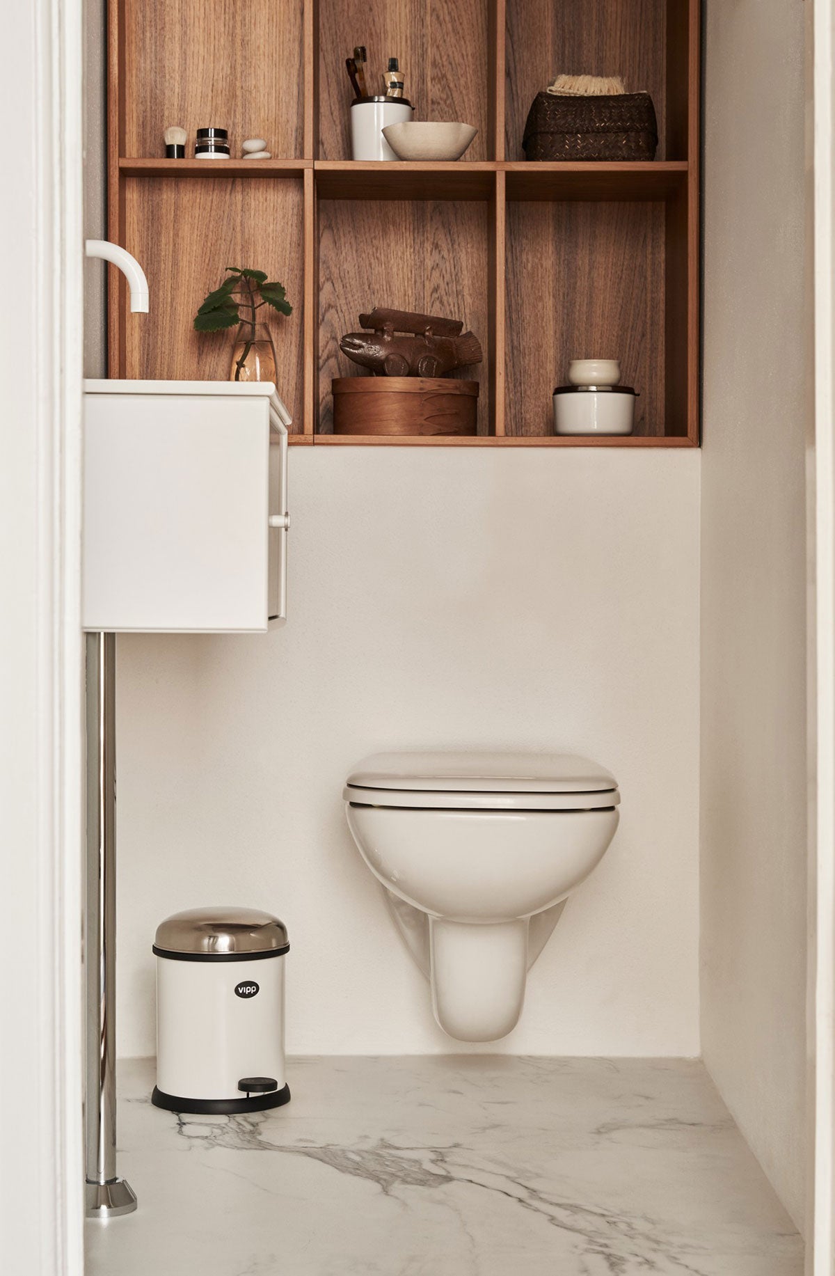 Vipp 12 Pedalspand Hvid på gæstetoilet