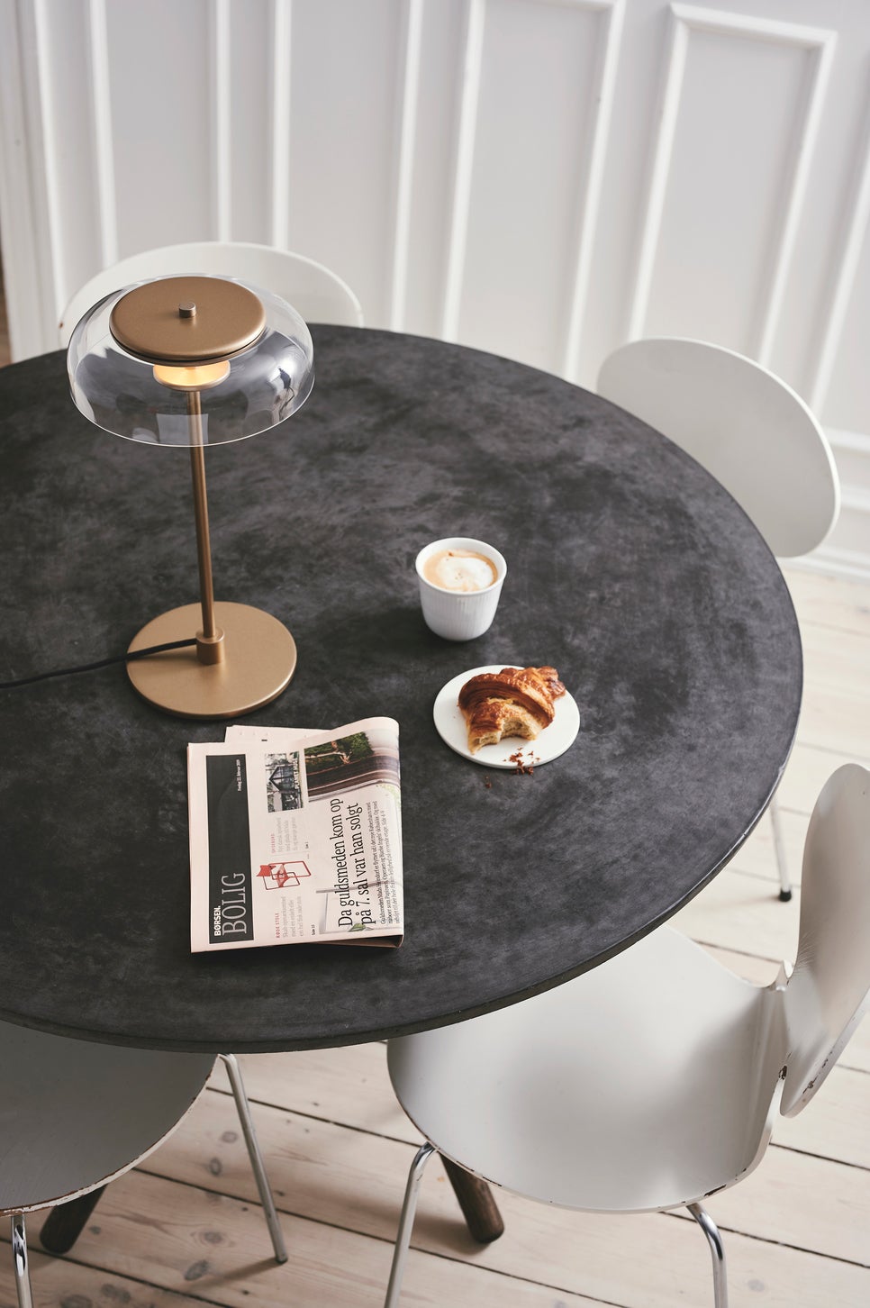 Nuura-Blossi-Table-Lamp-Nordic-Gold-Clear-Lifestyle
