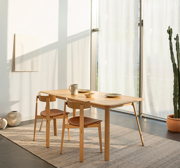 Teska-matbord-miljo-05-vitoljadek-1015-Nora-stol-gazzda