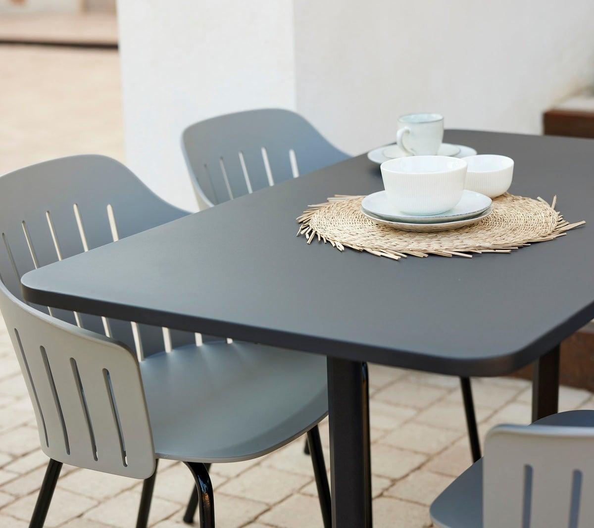 Cane-line-miljo-Drop_Cafe_50408AL_P130X75AL_4458_5bacc8c8-0a1c-4c17-a1f8-682a7852efed