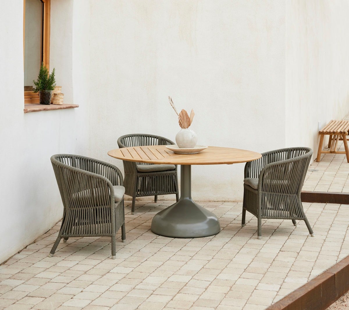 Derby_chair_Glaze_dining_table_4237_0151ceb4-6f15-416c-b470--env