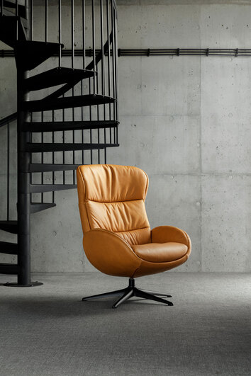 Haze Lænestol i læderet Nature Cognac i industrielt rum