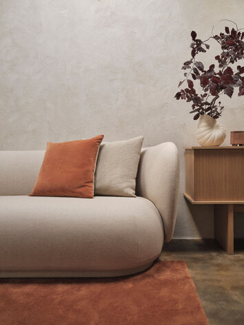 Ferm-Living-Senti-Kudde-Baked-Clay-Miljo