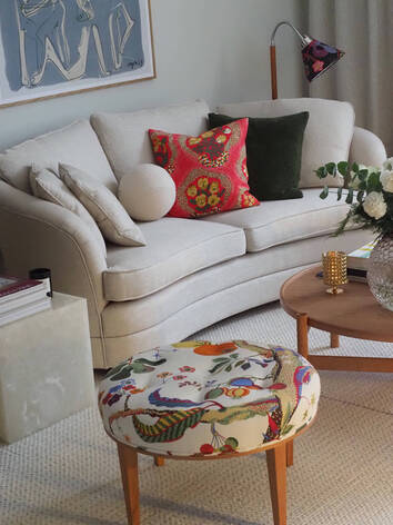 Claire-Soffa-3-sits-Line26-BA-Jana-Henrici-3