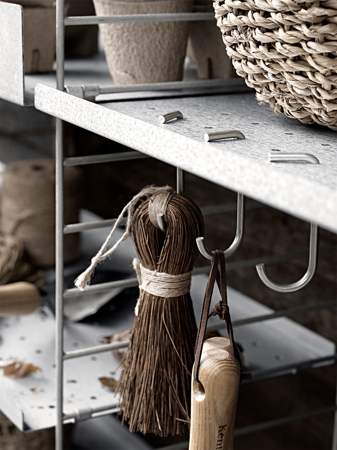 inspiration-string-system-outdoor-galvanized-hooks-upclose-2_landscape_xlarge