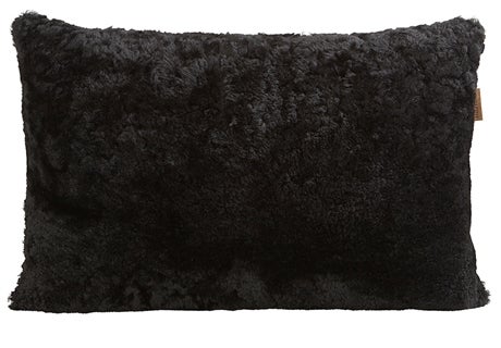 Alice-Farskinnskudde-60x40-Svart