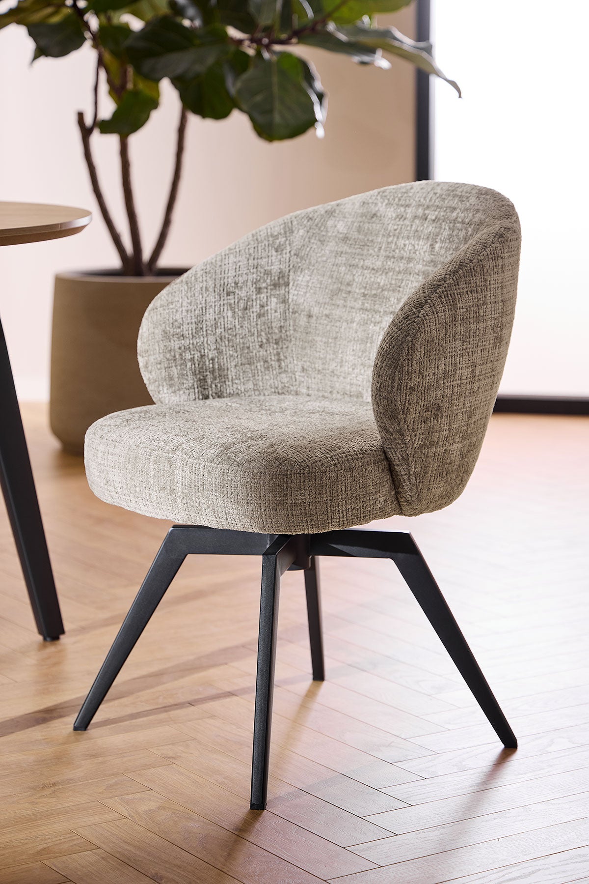 Actona-Darlene-Arm-Chair-Juto-Grey-85-Swivel-Lifestyle