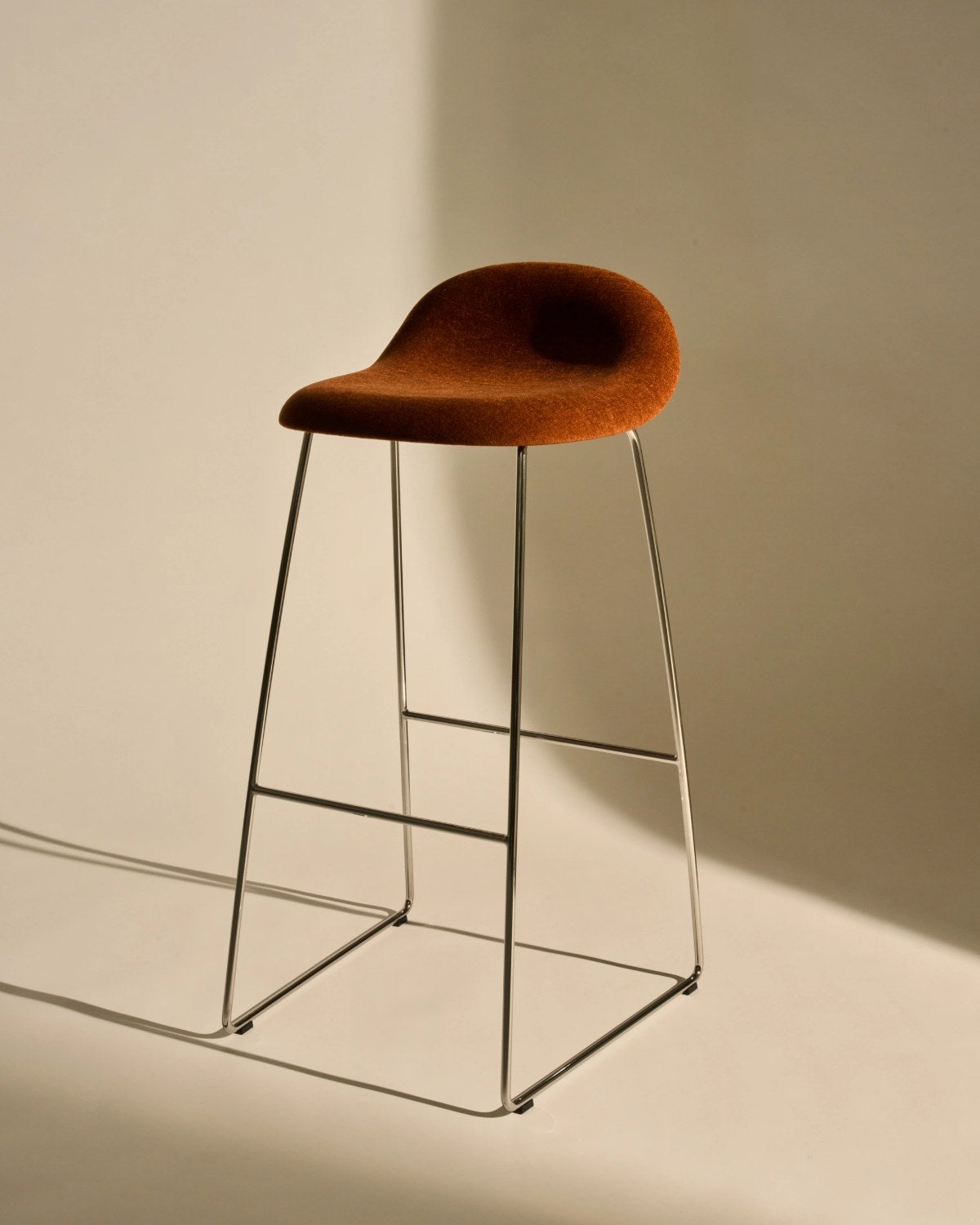 Gubi-3D-Bar-Counter-Stool-miljo-467881599461096
