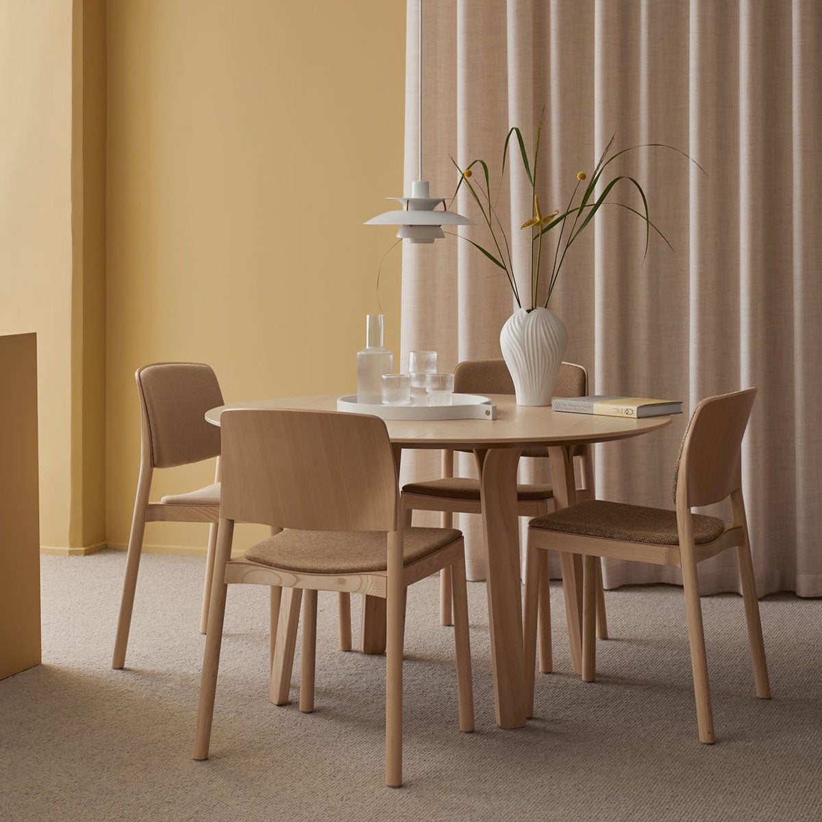 Grace-Stol-Klädd-Sits-Miljöbild