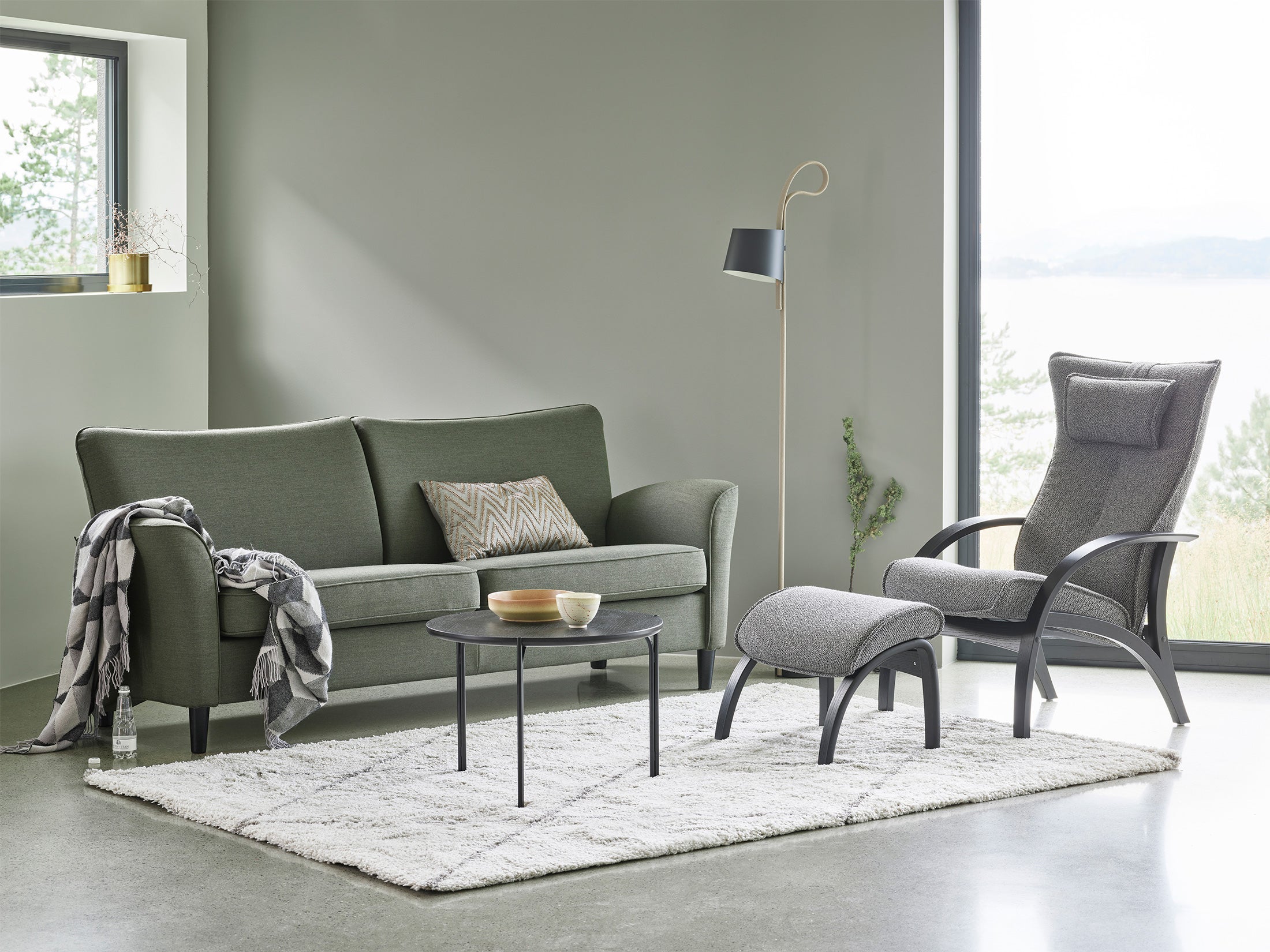 SP-FiaA-3s-Mia-Forrest_Delta-Adventure-i-Taffie-Antrazite-svartlakkert-eik