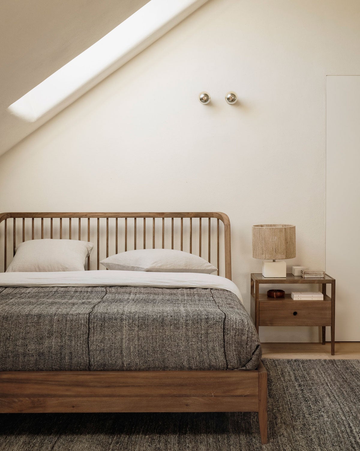 Spindle-Sang-Sangbord-Teak-Miljo