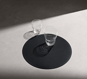 Vipp134-placemat-round-2-high