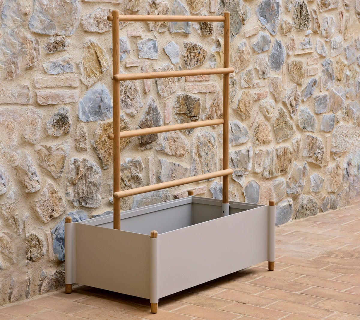 Sticks_planter_sand_aluminium_with_rag_6615-env-0bb40