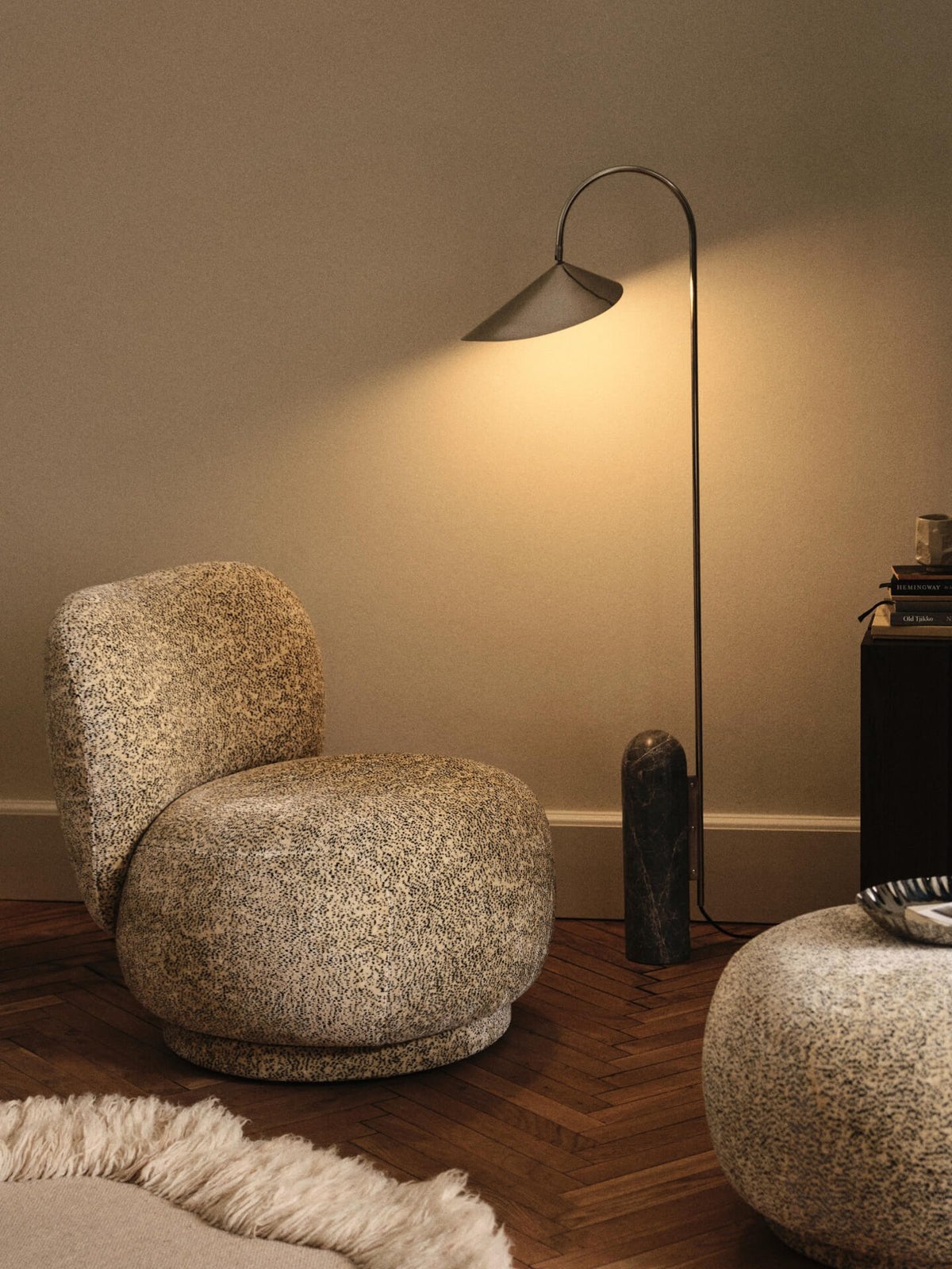 FermLiving-Rico-Piccolo-Lounge-Chair-Poppy-Velvet-Butter-Black-1104274465-10